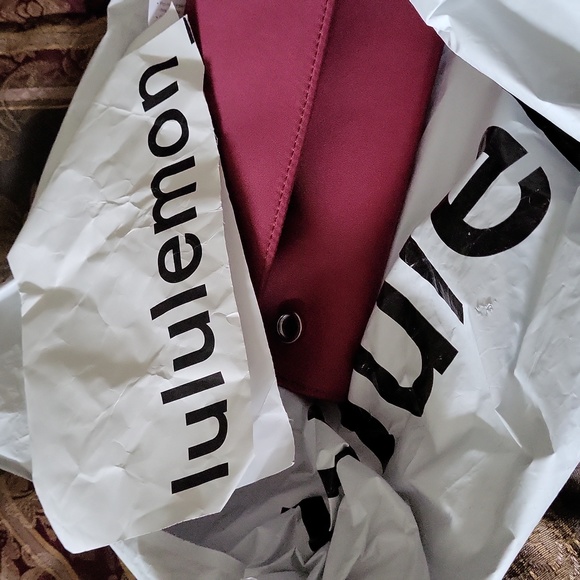 Lululemon crossberry clutch etc  bag tagged gorgeous maroon color gold accents - Picture 13 of 15